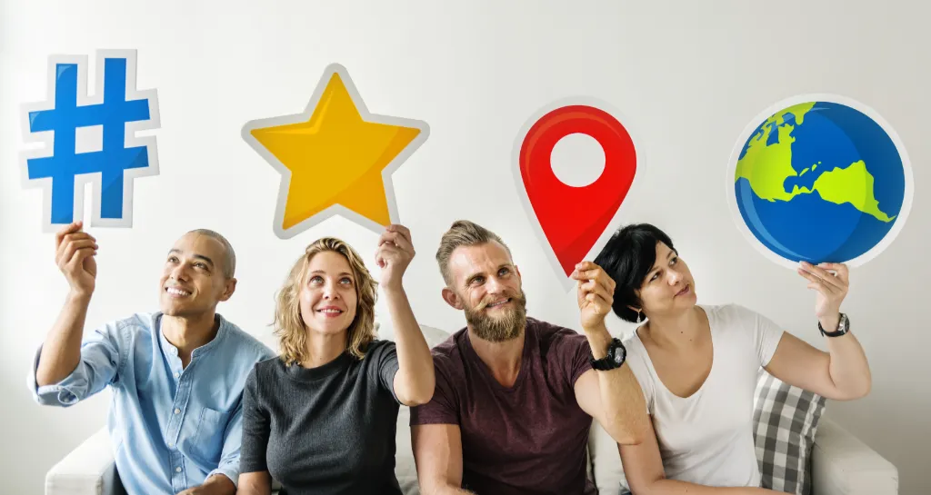 personas de pymes y autónomos con iconos de redes y SEO local : estrellas, puntero y mapa